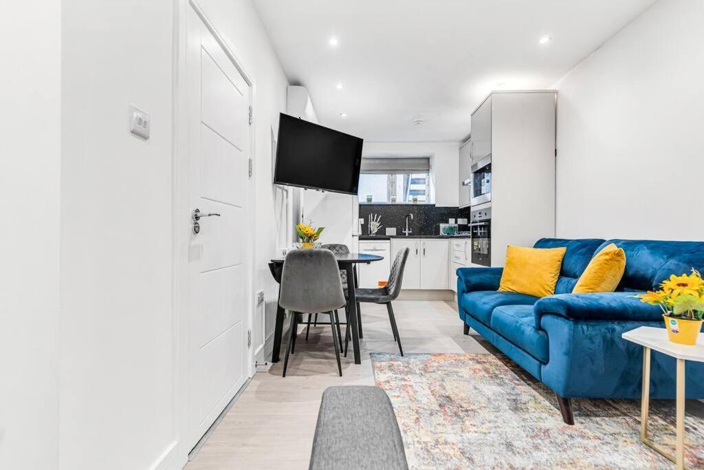 Luxstay Holland Park Apartment With Ac لندن المظهر الخارجي الصورة