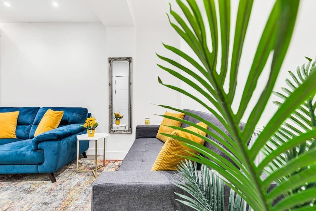 Luxstay Holland Park Apartment With Ac لندن المظهر الخارجي الصورة