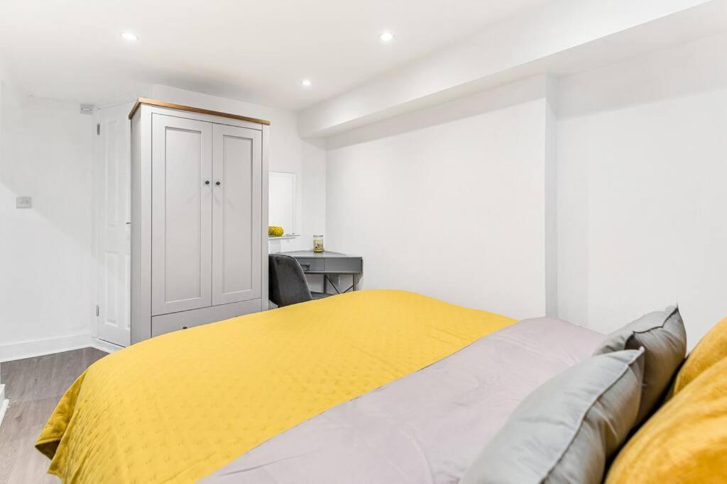 Luxstay Holland Park Apartment With Ac لندن المظهر الخارجي الصورة