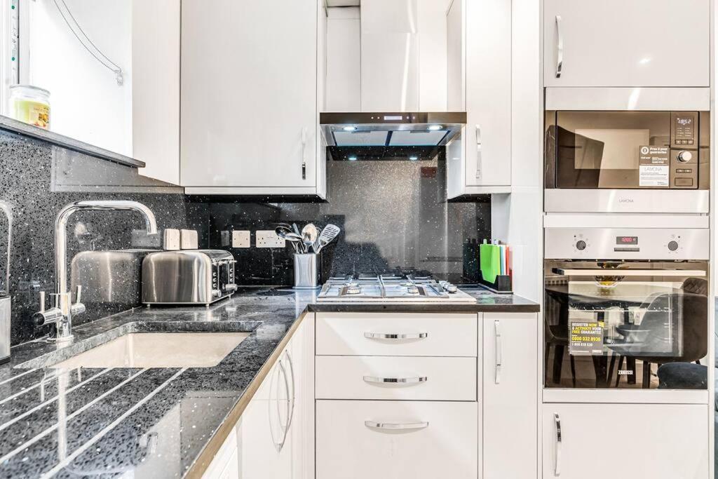Luxstay Holland Park Apartment With Ac لندن المظهر الخارجي الصورة