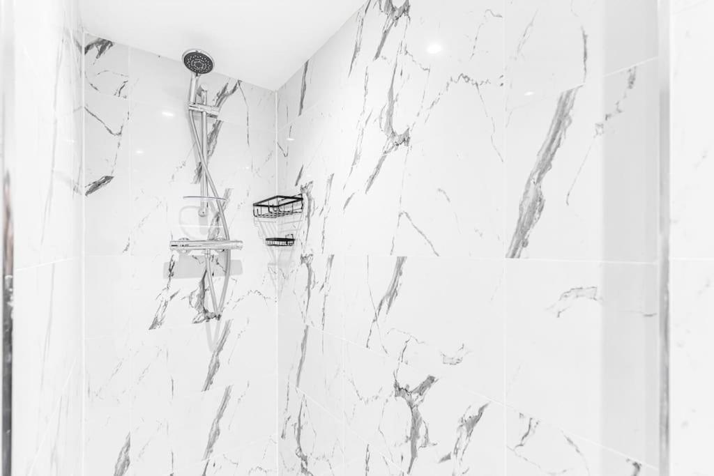 Luxstay Holland Park Apartment With Ac لندن المظهر الخارجي الصورة